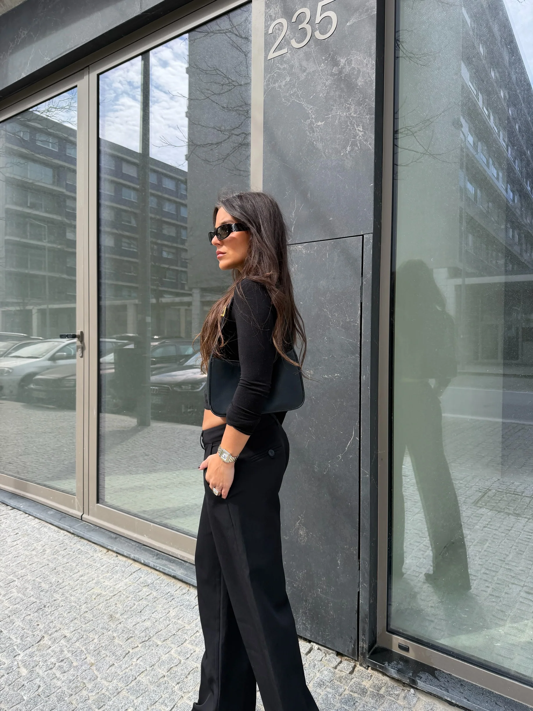 Carolyn Low-Waisted Pants in Black - Image 7
